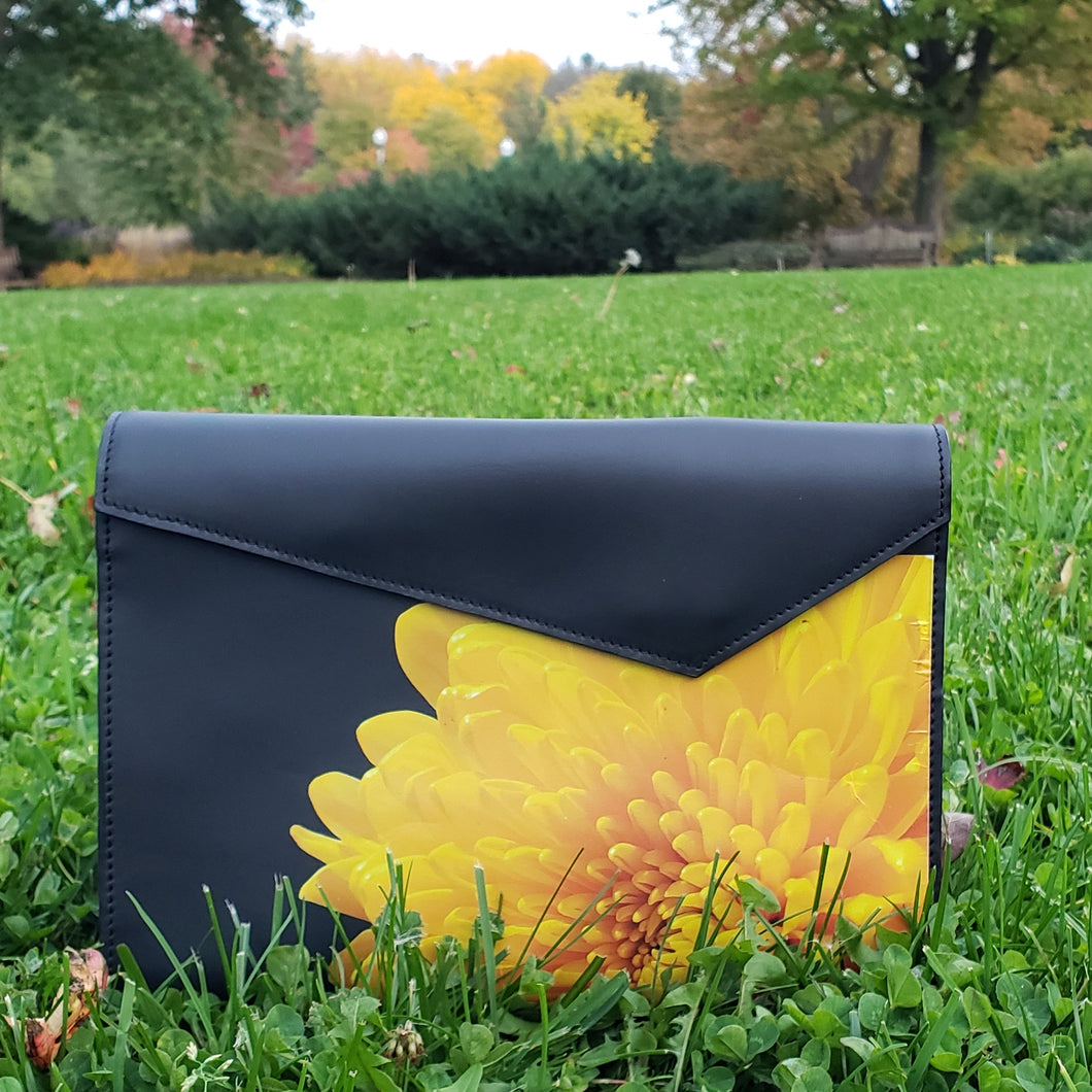 sacchetto leather pouch black with yellow mum